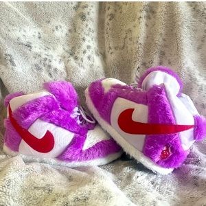COPY - Oversized sneaker slippers